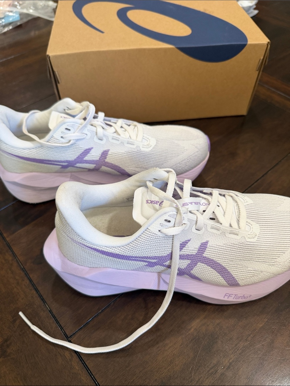 Asics Novablast 6. White Running Shoes with Lavender Accents. Women’s 8 Wide - Picture 6 of 6